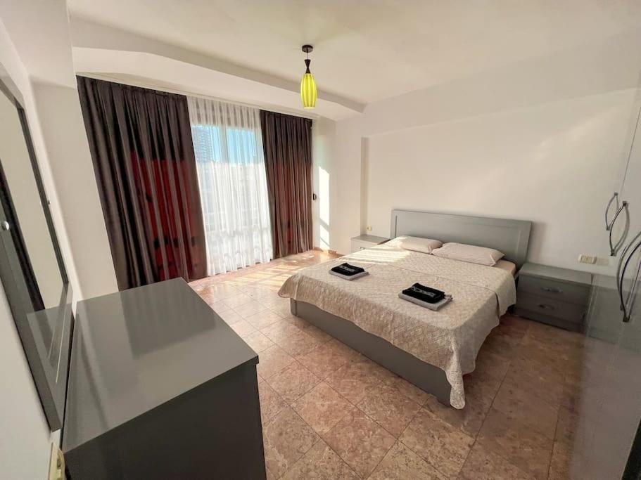 Scanderbeg Square 2Br Apt Tirana Exterior foto